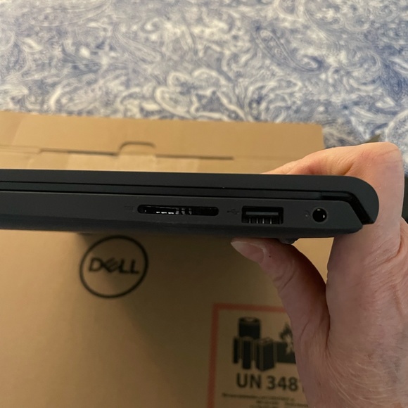 Dell Inspiron 15 Laptop Computer - Picture 11 of 12
